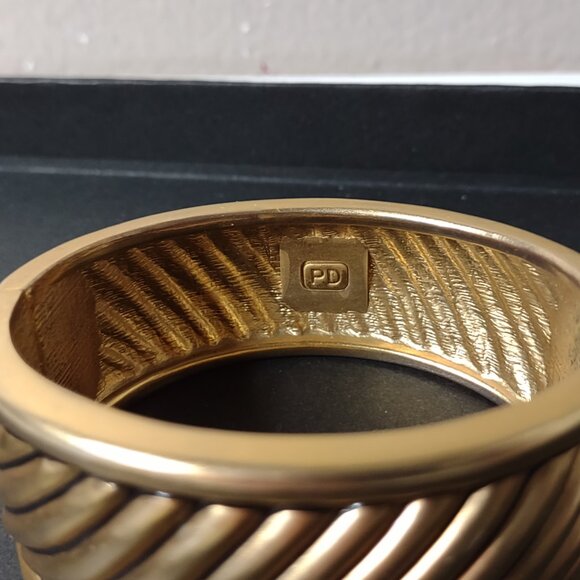 6.75 Inch Heavy Gold Tone Hinged Bracelet - Picture 3 of 12